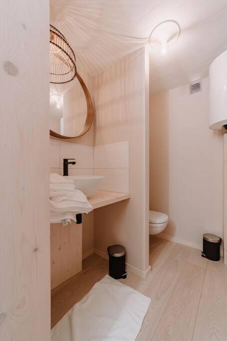 Chimay : La Chambre Doree De La Grand Place Luaran gambar