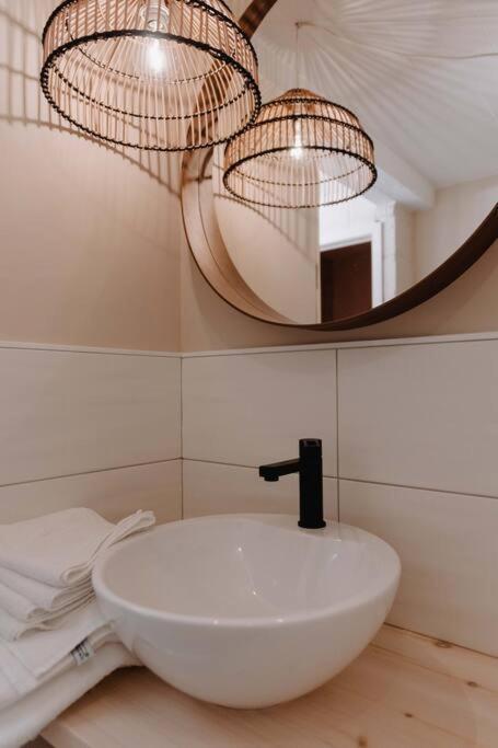Chimay : La Chambre Doree De La Grand Place Luaran gambar